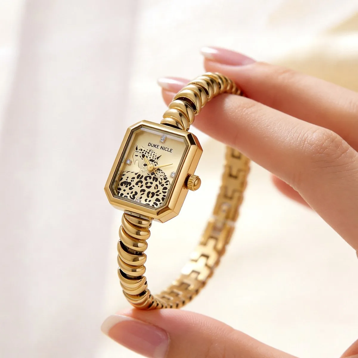 DUKENICLE fashion personality square leopard print dial crystal women's retro temperament quartz watch