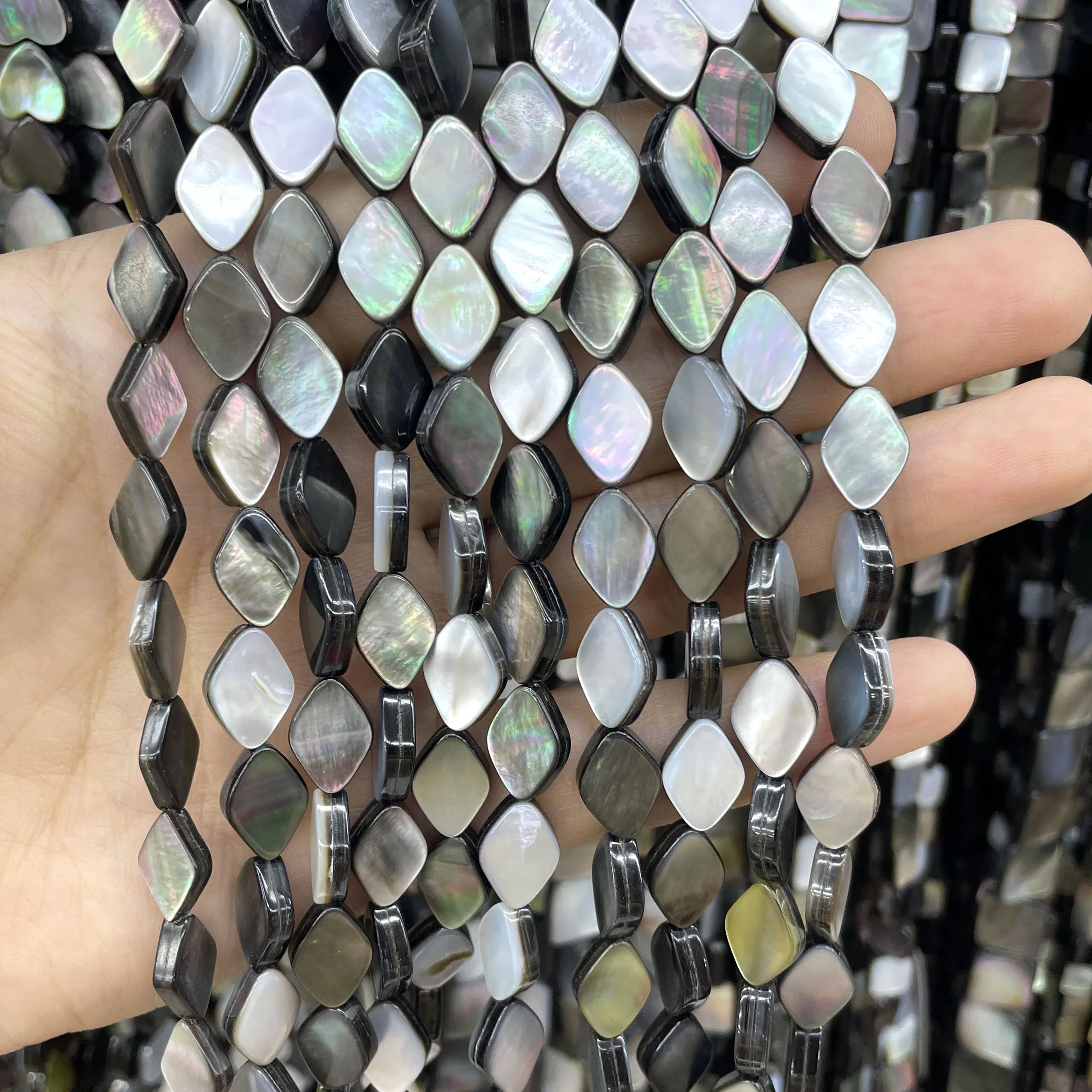 Natürliche schwarze Perlmutt-Muschelperlen in quadratischer und herzförmiger Form, lose Abstandsperlen für die Schmuckherstellung, DIY-Armband-Zubehör. – Detail 4