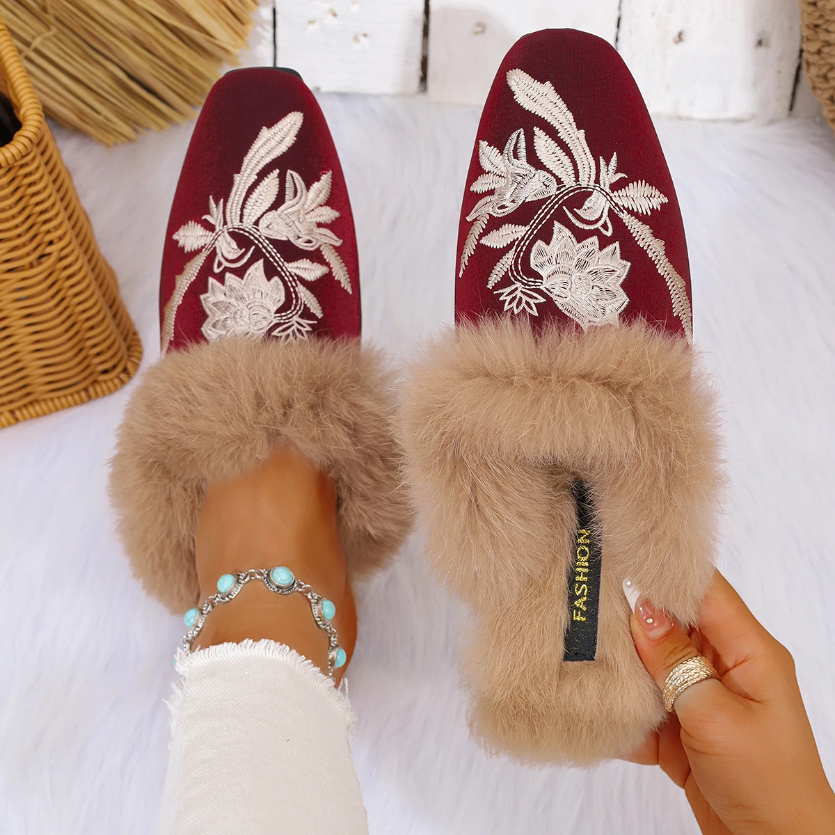 

Women Slippers Warm Flower Print Casual Slides Women Fluffy Slip-On Flat Bottom Shoes Women Embroidered Fleece Lined Slippers