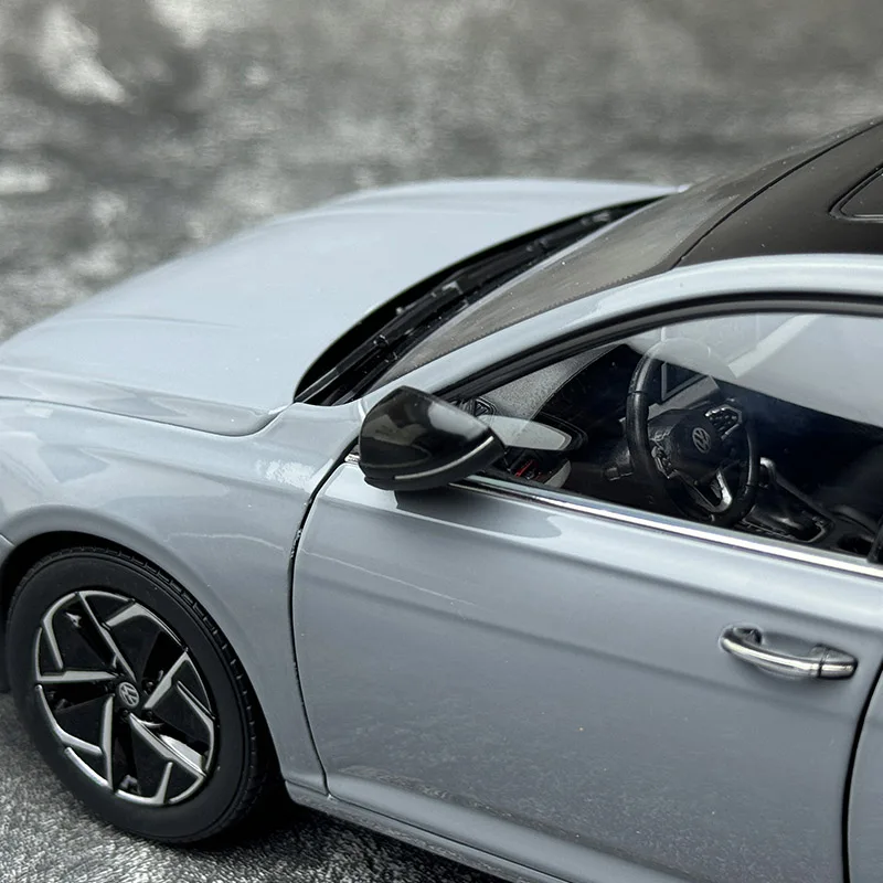 جديد 1:18 2023 VW Lavida Plus سبيكة سيارة نموذج دييكاست المركبات المعدنية نموذج سيارة محاكاة جمع ألعاب أطفال هدية الديكور