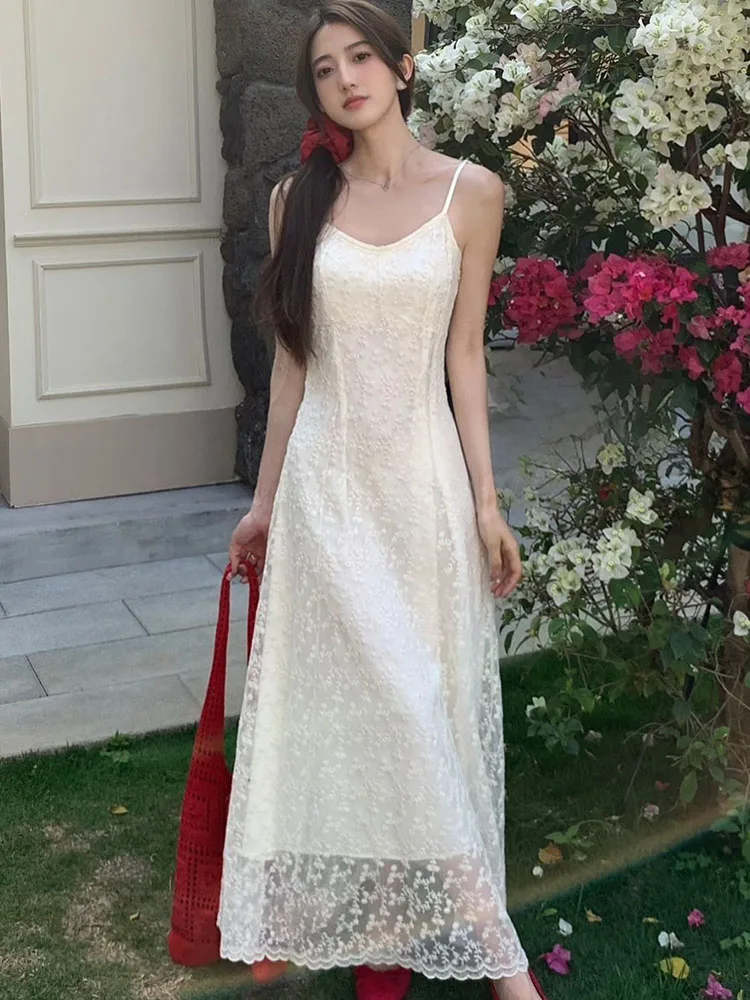 2025 جديد الأبيض الدانتيل الجاكار مثير حبال فستان طويل المرأة أنيقة Bodycon Casaul فستان المنزل الصيف الكورية الفاخرة مهرجان فستان