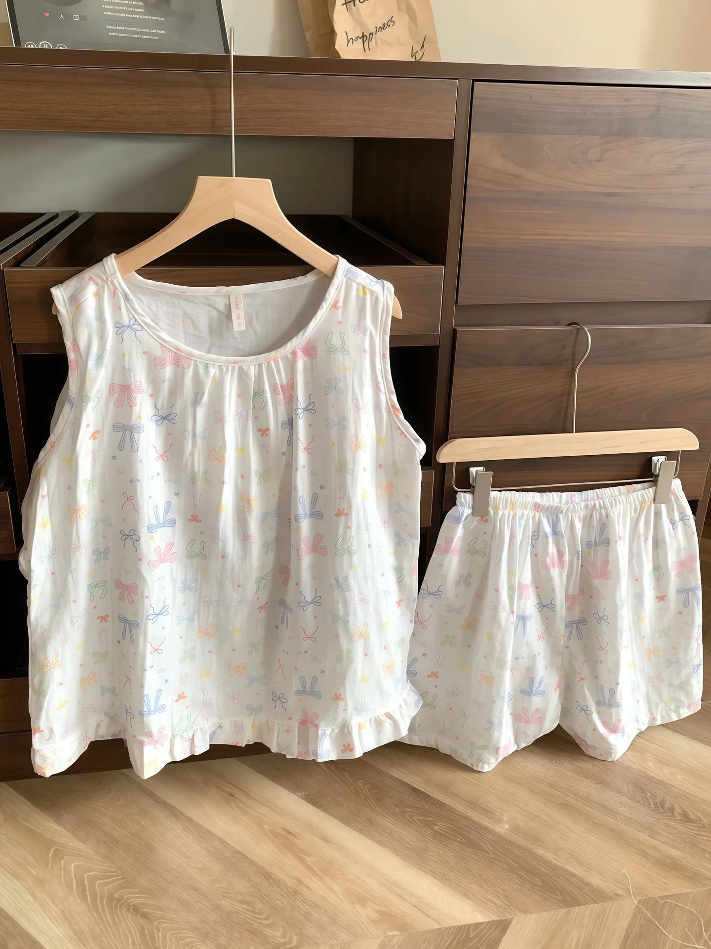Neu eingetroffen: Süßes und farbenfrohes Tanktop mit Schleifenmuster und Pyjama-Set für Mädchen – Frisches und leichtes Sommer-Loungewear-Set mit Shorts