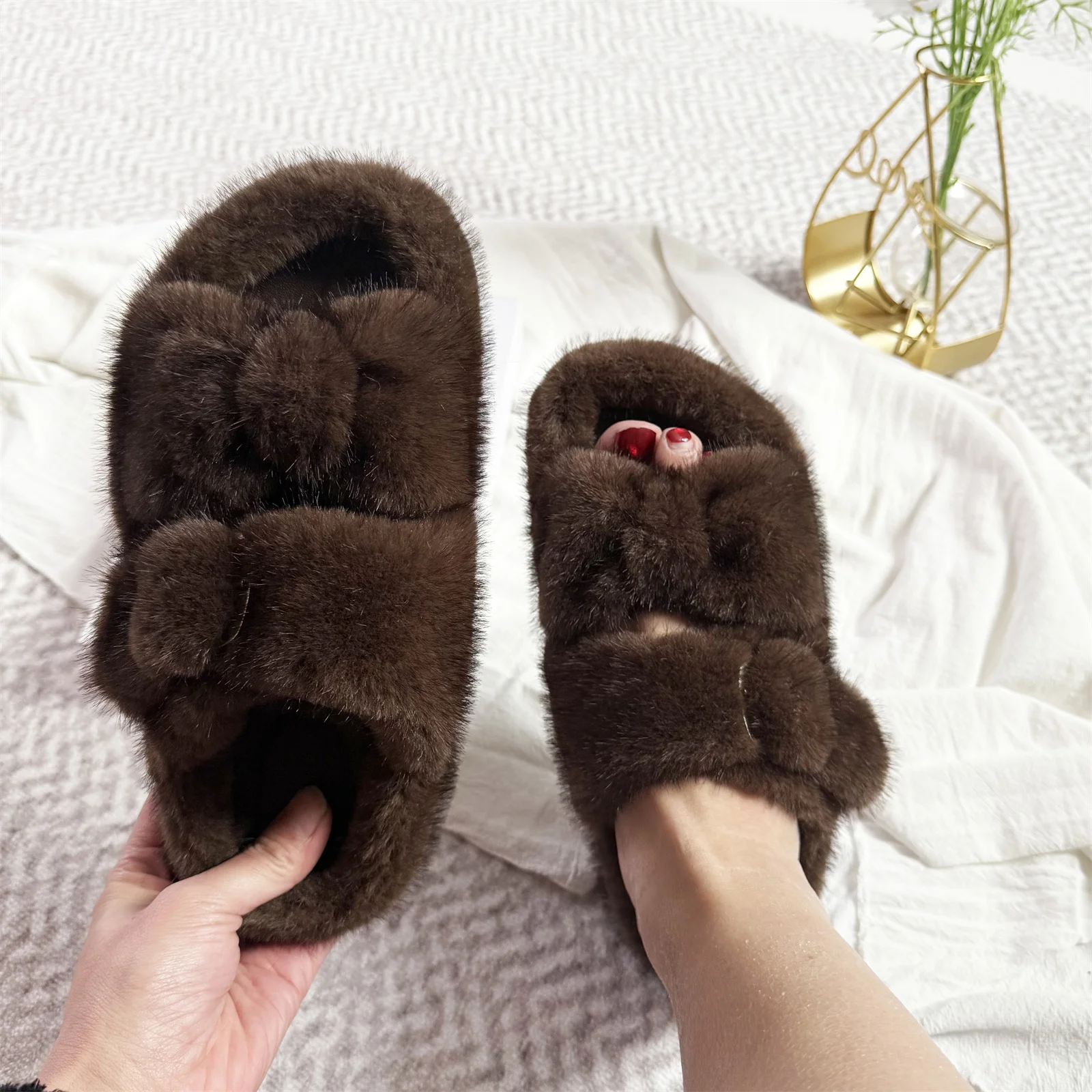 

Fashion Women's Bow Slippers Luxury Faux Mink Fur Women's Sandals House Non Slip Soft Shoes Outdoor Non Slip Flat Slide Sandals