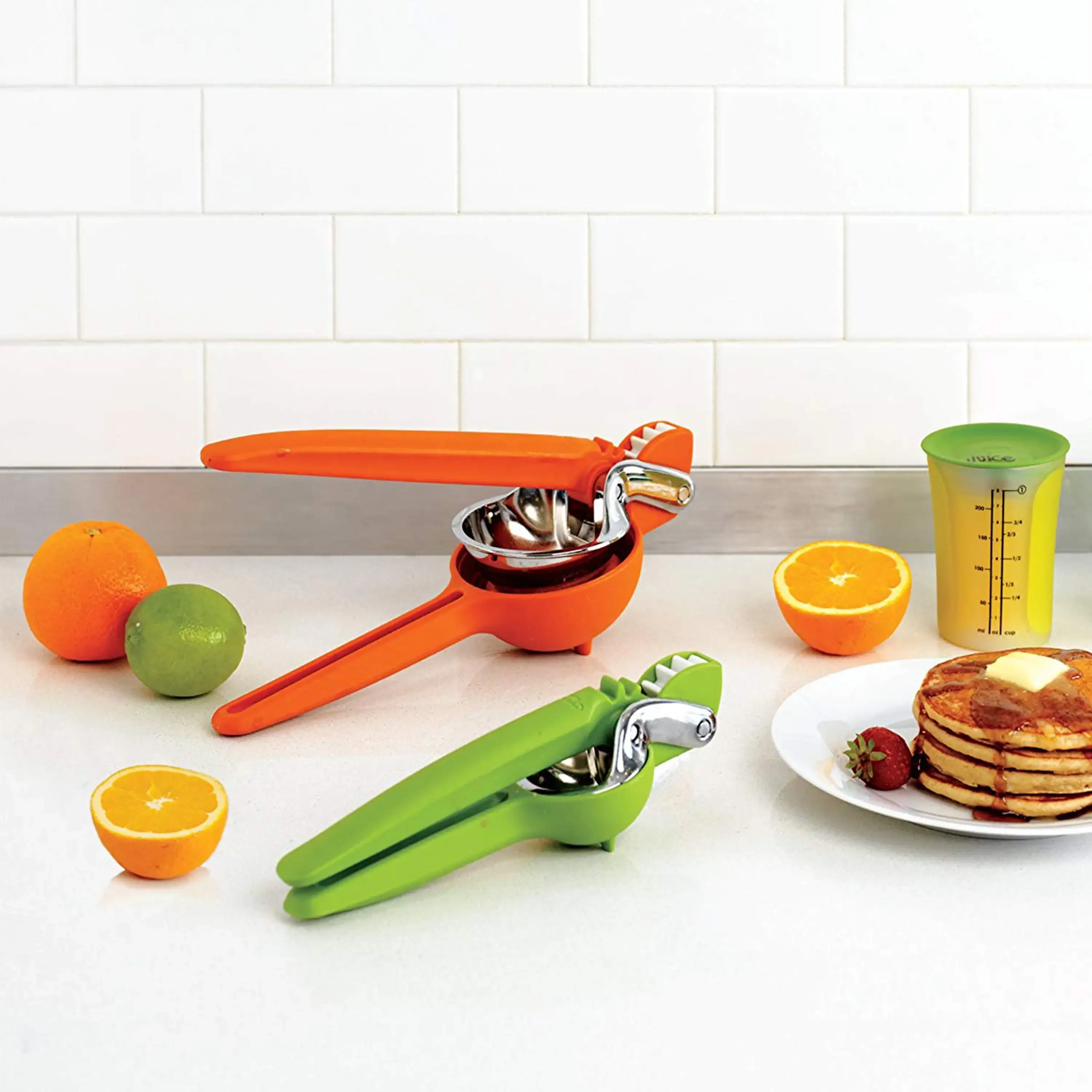 Spremiagrumi arancione. Estrazione rapida e facile del succo per mamme occupate e amanti dello stile di vita sano.