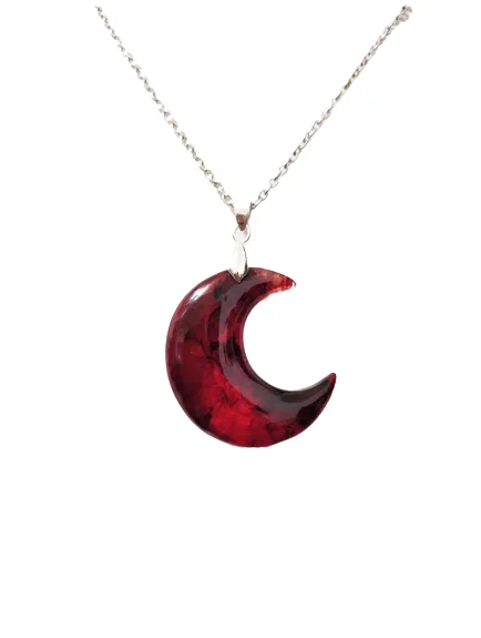 Collar de luna creciente hecho a mano con efecto de sangre, joyería gótica espiritual, joya de declaración, pagana Wicca