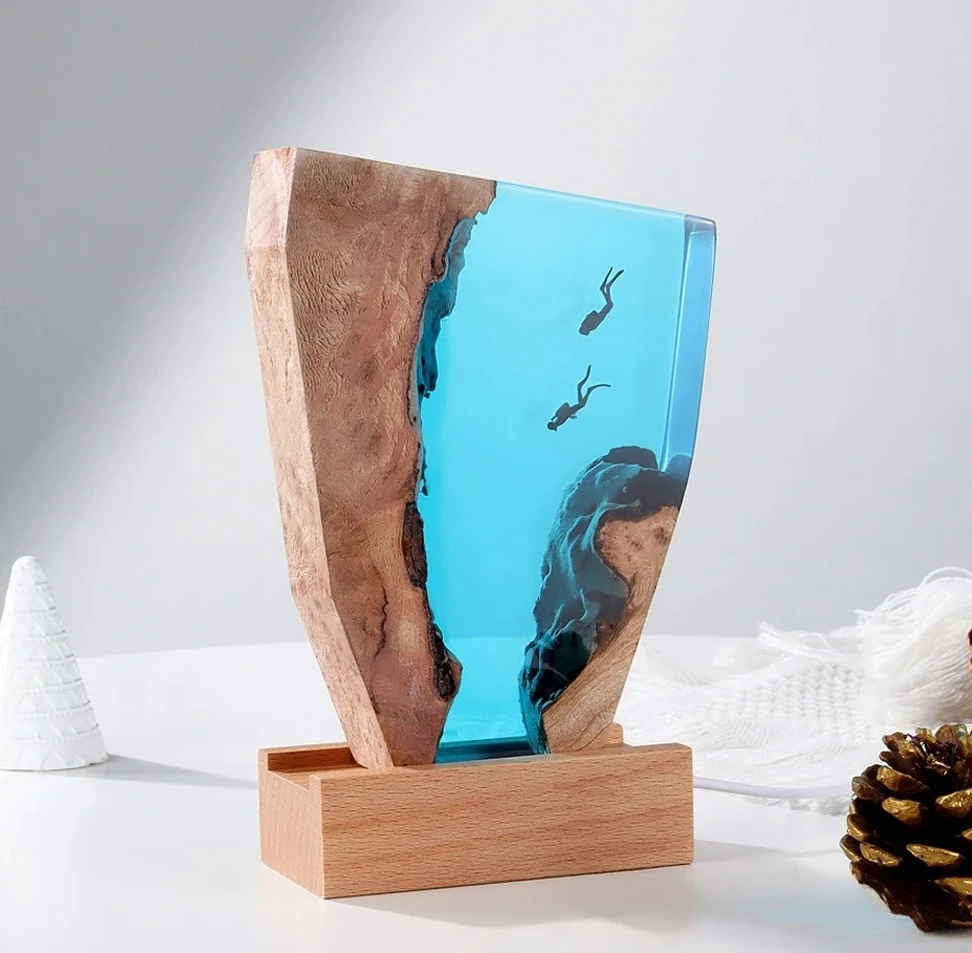 ZZ 2026 Underwater World Resin Craft Lamp Hand Cast Two Divers Landscape Solid Wood Base Creative Souvenir Birthday Holiday Gift