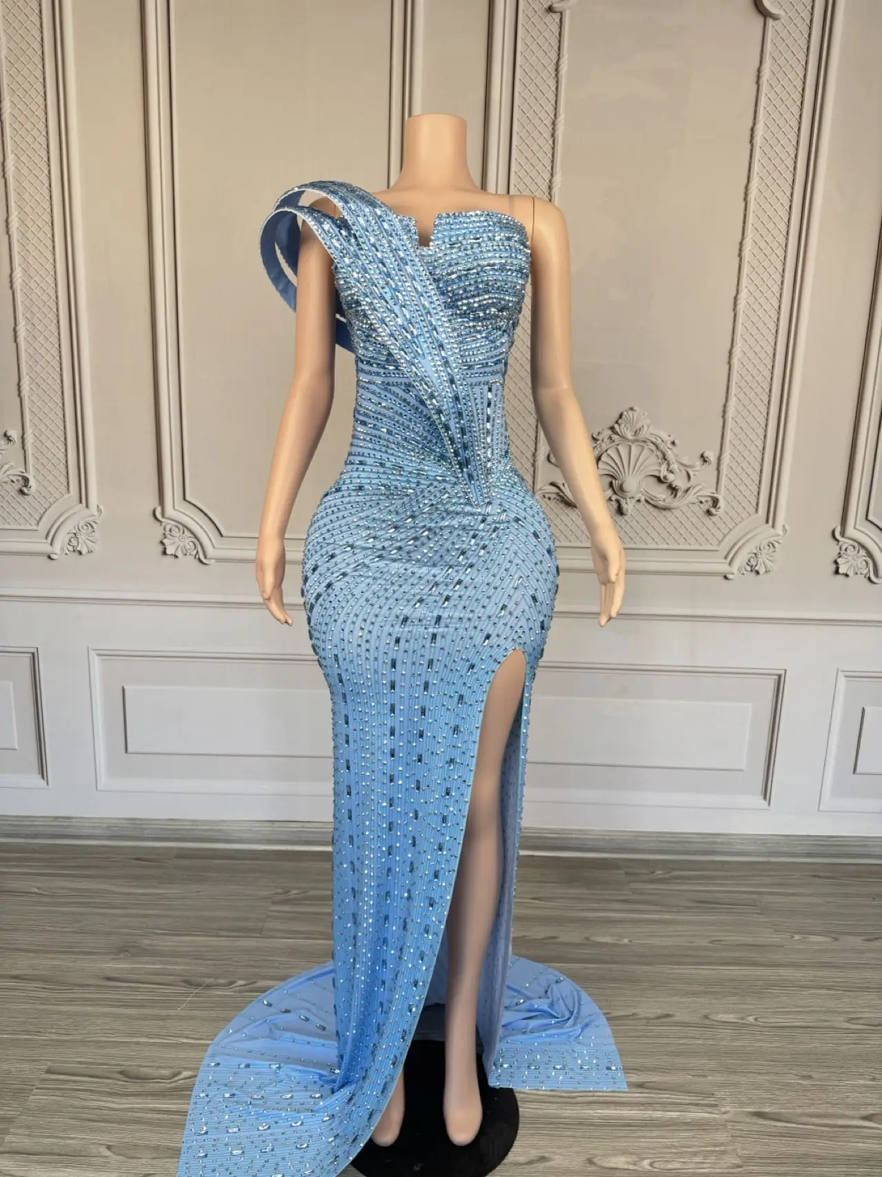 Abito da sera con strass scintillanti con strass di lusso Celebrare il ballo di fine anno Abito lungo senza spalline Abito da trascinamento Servizio fotografico Xiangbin