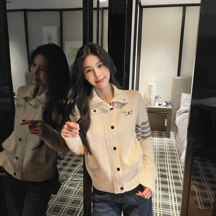 

Faionable Knitted Cardigan Women's Top Stitched Doggie Preppy Sle Versatile Autumn Winter New Arrival Ladies' Wear