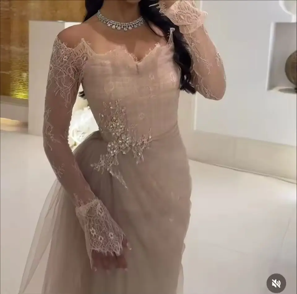 فساتين سهرة نسائية فاخرة جديدة أنيقة من الدانتيل الأحمر بدون أكتاف مطوي 2025 ثوب زفاف نسائي المملكة العربية السعودية طويل مخصص