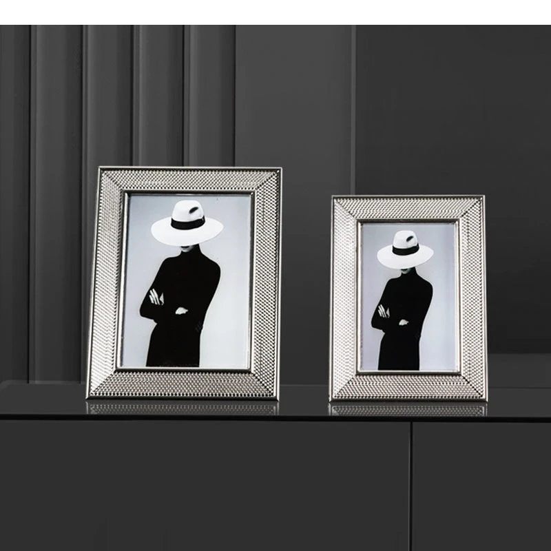 Simplicity Silver Alloy Picture Frames Room Aesthetics Crafts Figures Portrait Framed Art Photo Frame Desk Decoration Ornaments