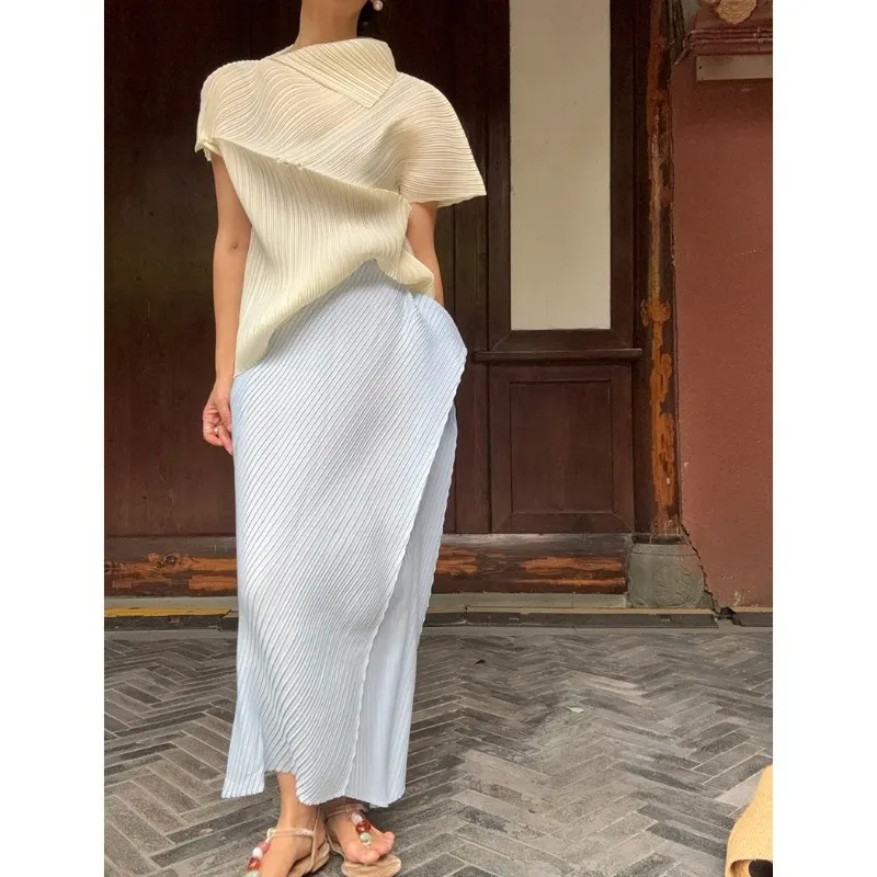 YUDX Women's Cream Pleated V-Neck Short-Sleeve Top Asymmetrical Hem Texture Fabric Elegant Casual Daily Wear 2025 Trendy Chic