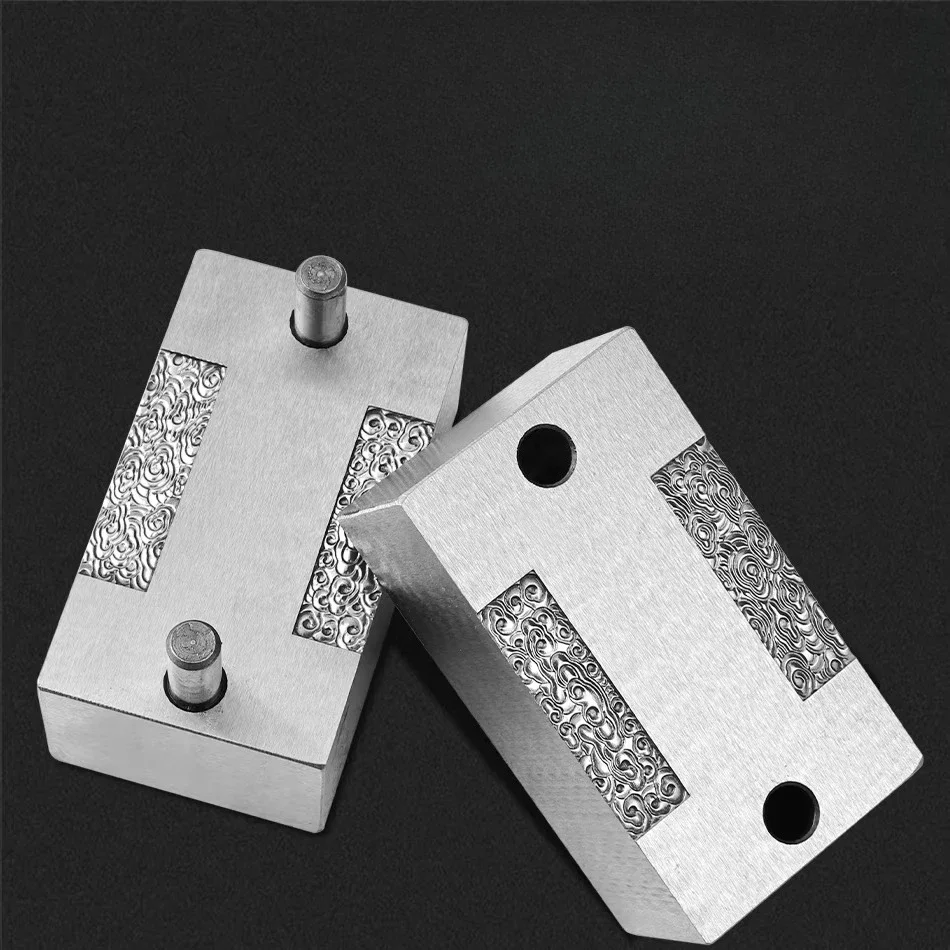 Steel mold Xiangyun dragon pattern safe and smooth model, jewelry playing steel mold, relief clamping tool