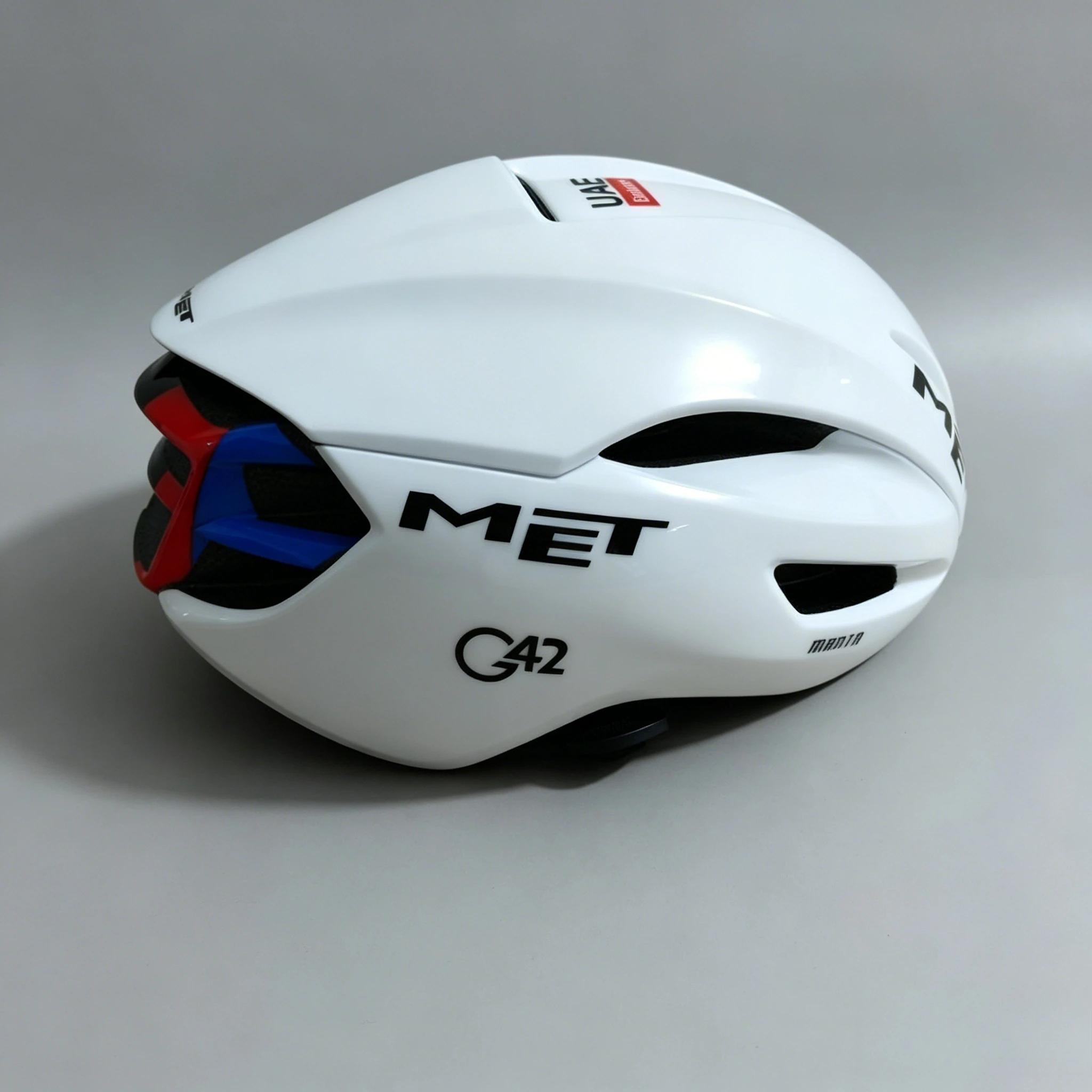 

2026 New Top Pneumatic Bike Riding Helmet Outdoor Road Mountain Bike Hard Hat