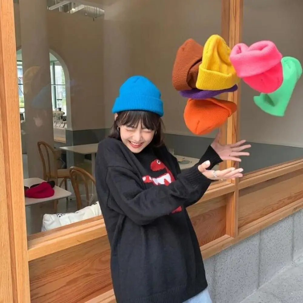 男性と女性のための厚くてカジュアルなビーニーキャップ,耳の保護,保温,モノクロのボンネット,屋外,かわいい,冬