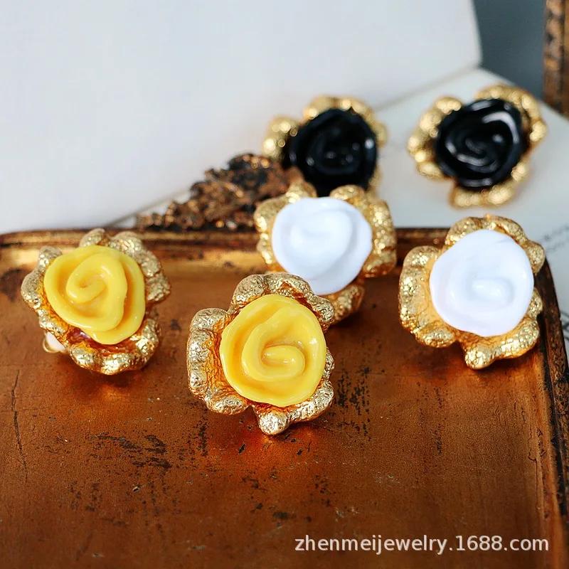 Vintage Middle-aged Retro Palace Heavy Rose Ear Clips