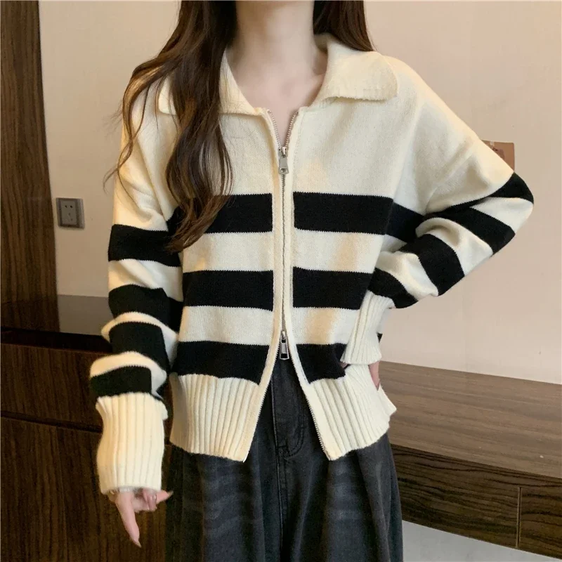 Autumn Winter Stripes Turn-down Collar Warm Sweaters Women Fashion Vintage Commute Double Zipper Loose Knitted Cardigan