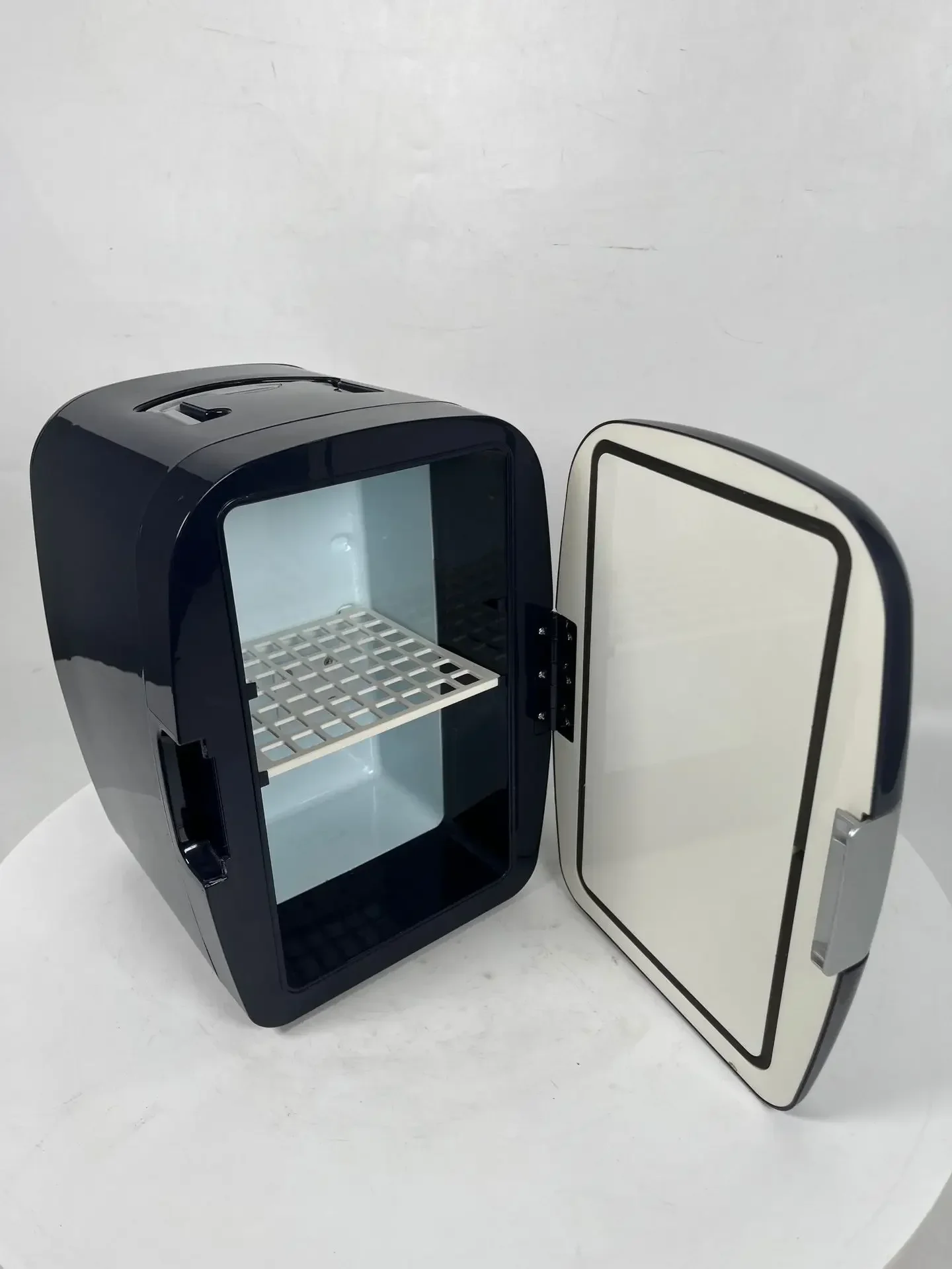 

Durable 7L Mini Cooling and Heating Small Refrigerator Car and Home Dual-purpose Portable Small Refrigerator with Handle