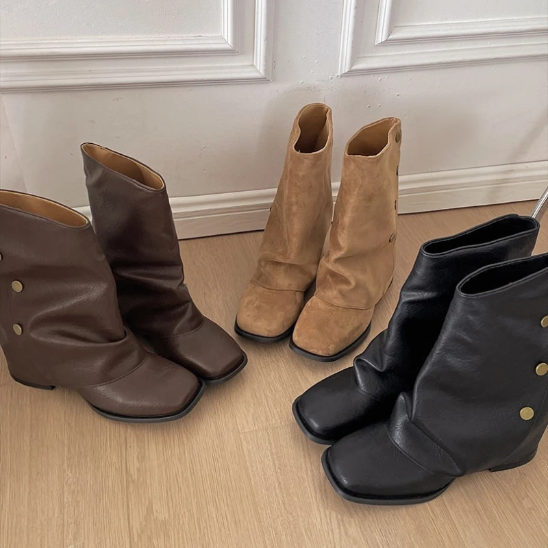 CNEYEIBN Botas de Tubo para Mujer con Punta Cuadrada, Botines Vaqueros Occidentales con Tacón Cuadrado y Botones Metálicos Dorados Laterales, Colección Otoño-Invierno