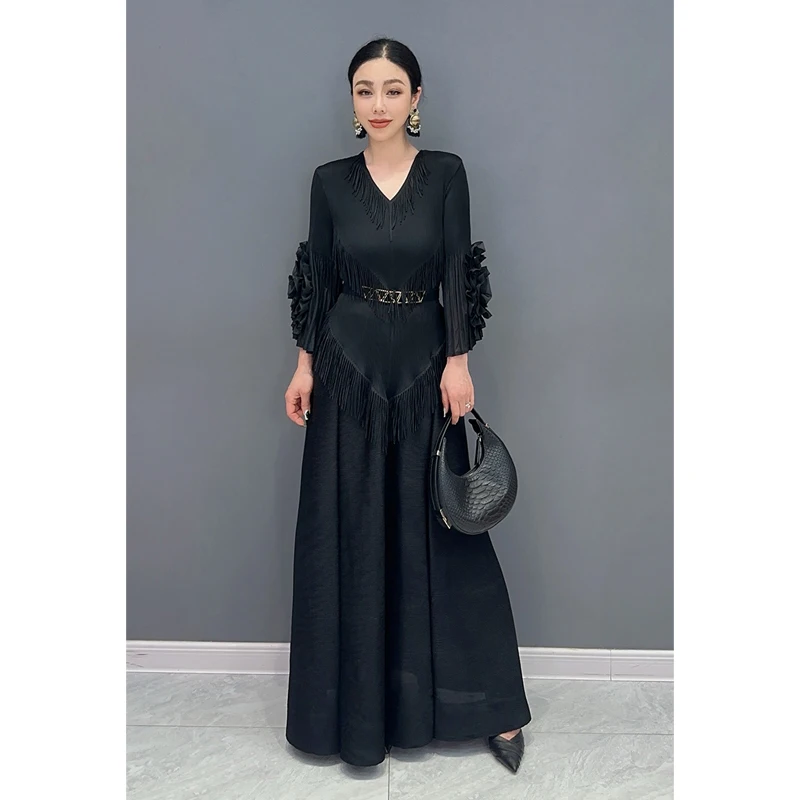 

2024 Spring Autumn New V-neck Slim Fit Fringe Flare Long Dress Women Elegant Design Sense Fashionable Black Dress LX224