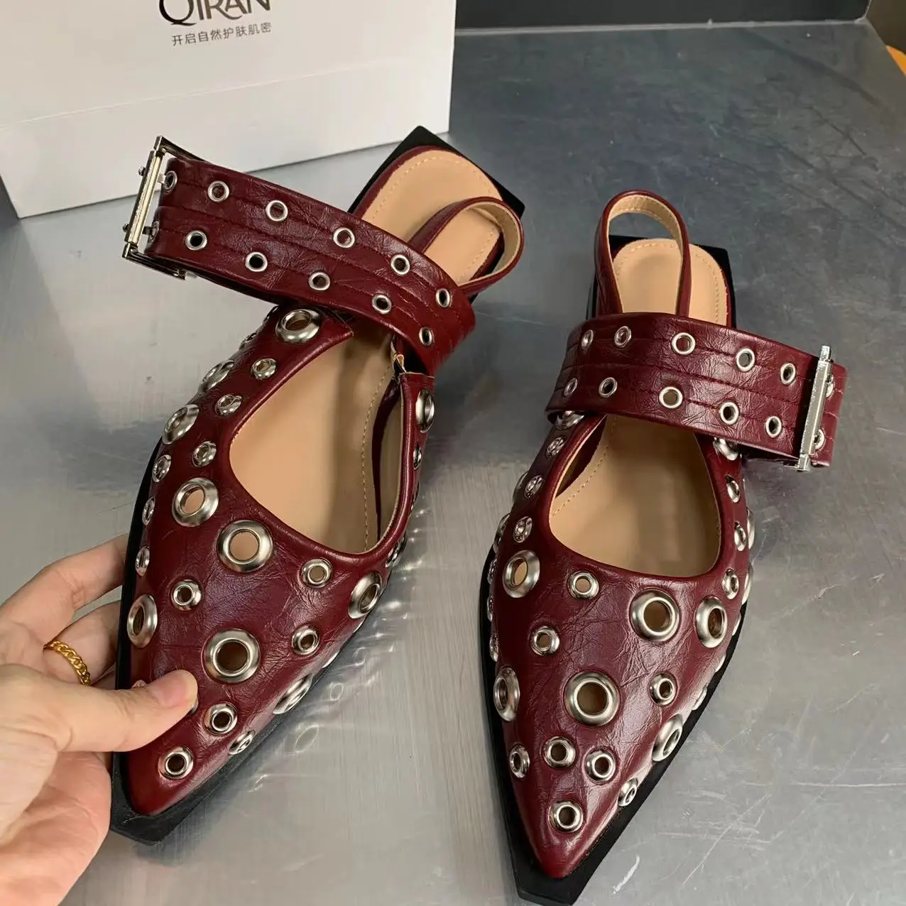 Fashion Sandals Summer Footwear Women Flats Shoes Metal Buckle Beach Mules Red Female Casual Slingback New Ladies Sandals Shoes