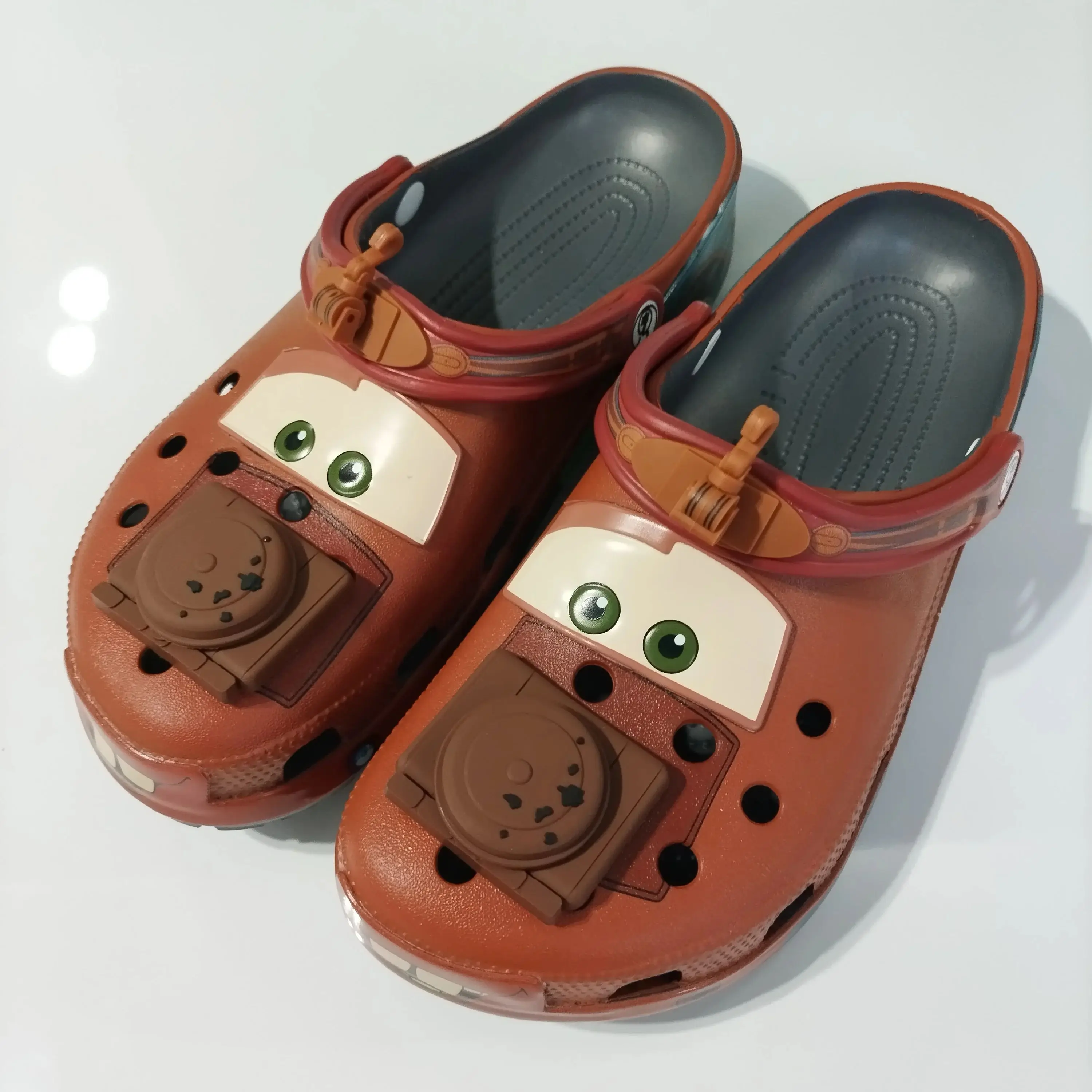 Nieuwe McQueen Pix Cartoon Effen Kleur Waterdichte Antislip Outdoor Sandalen Casual Sandalen Volwassen Anime Accessoires
