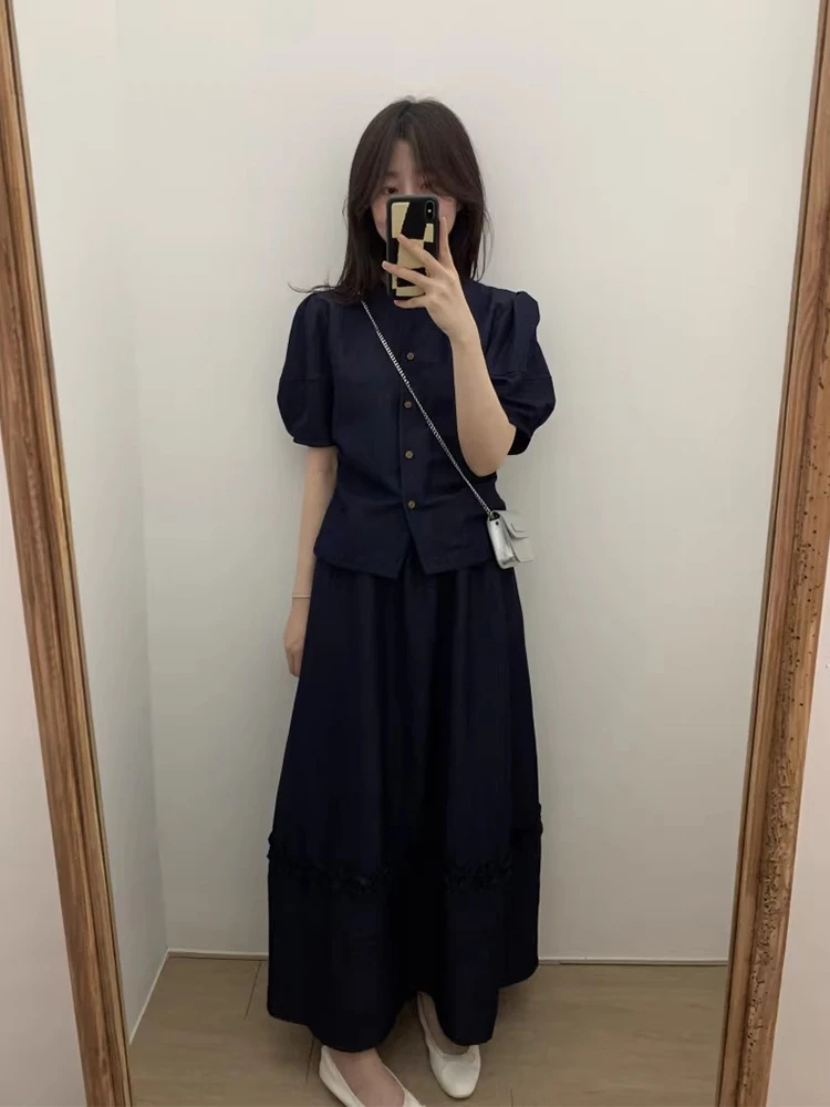 قميص ليانغليانغ الأبيض بأكمام فقاعية للنساء، تصميم صيفي جديد مع تنورة قصيرة مدمجة، طقم من قطعتين أنيق