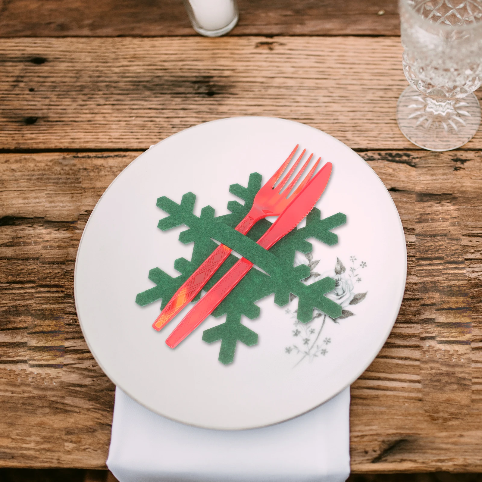 

8 Pcs Christmas Tableware Snowflake Cutlery Set Utensil Holder Decorations Green Felt Cloth