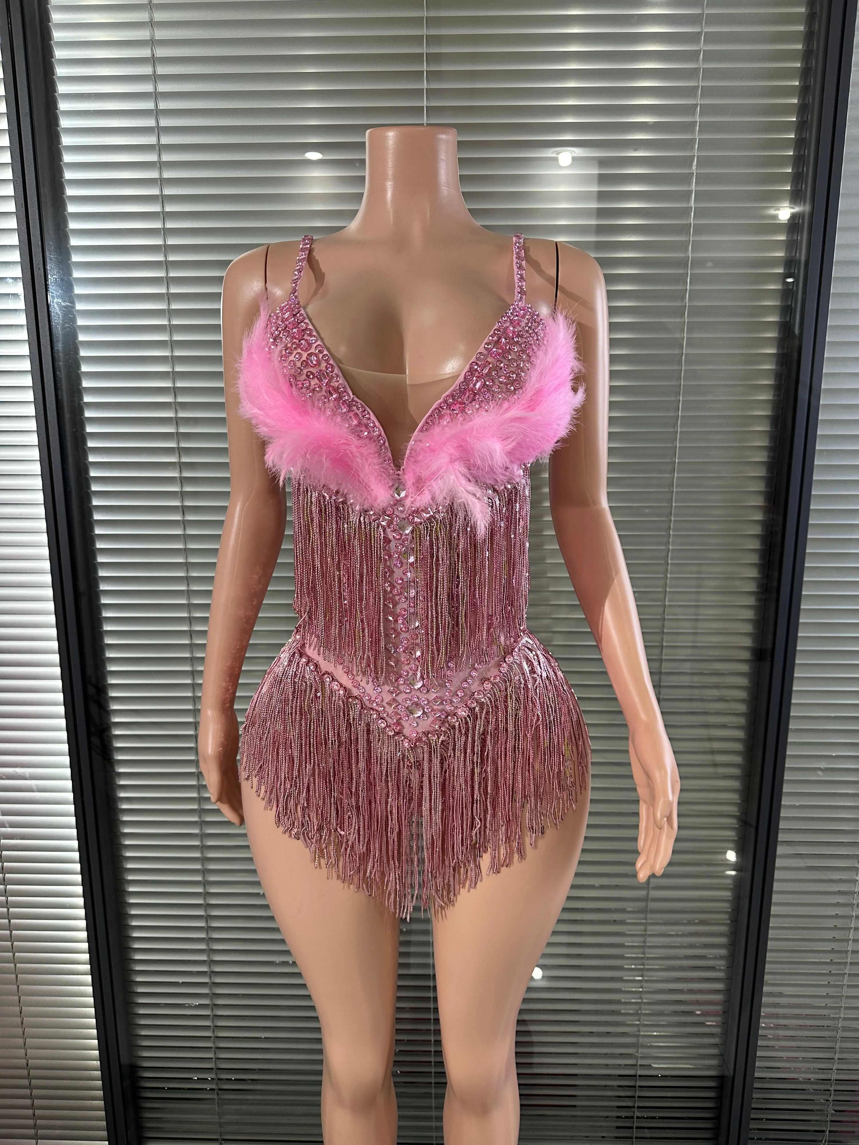 

Sexy Pink Crystal Bodysuit Women Sexy Spaghetti Strap V-Neck Feather Trim Fringe Bodycon Outfit Nightclub Party Costume