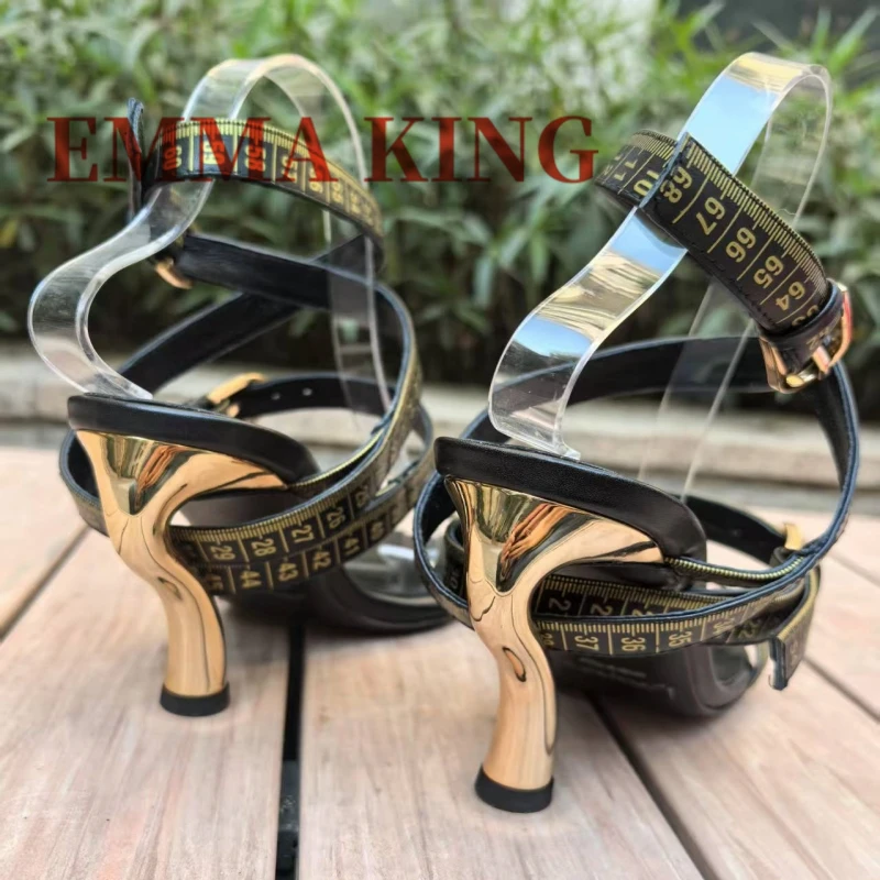 عبر حزام أشرطة القياس الصنادل النسائية المفتوحة تو كعب غريب الصنادل النسائية الفاخرة تصميم الصنادل أحذية الحفلات 35-42