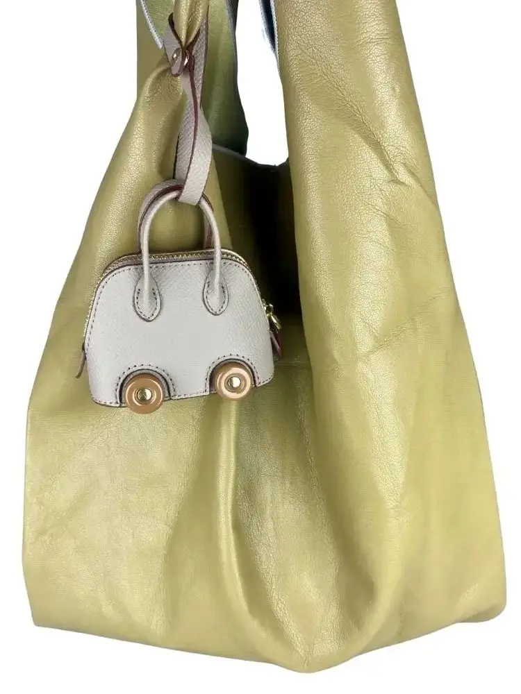 Mini-Taschenanhänger aus Leder mit niedlichen Rädern – Kopfhörer- und Lippenstiftbeutel mit zwei Riemen – PU-Leder – ideal für Taschenzubehör – Detail 1