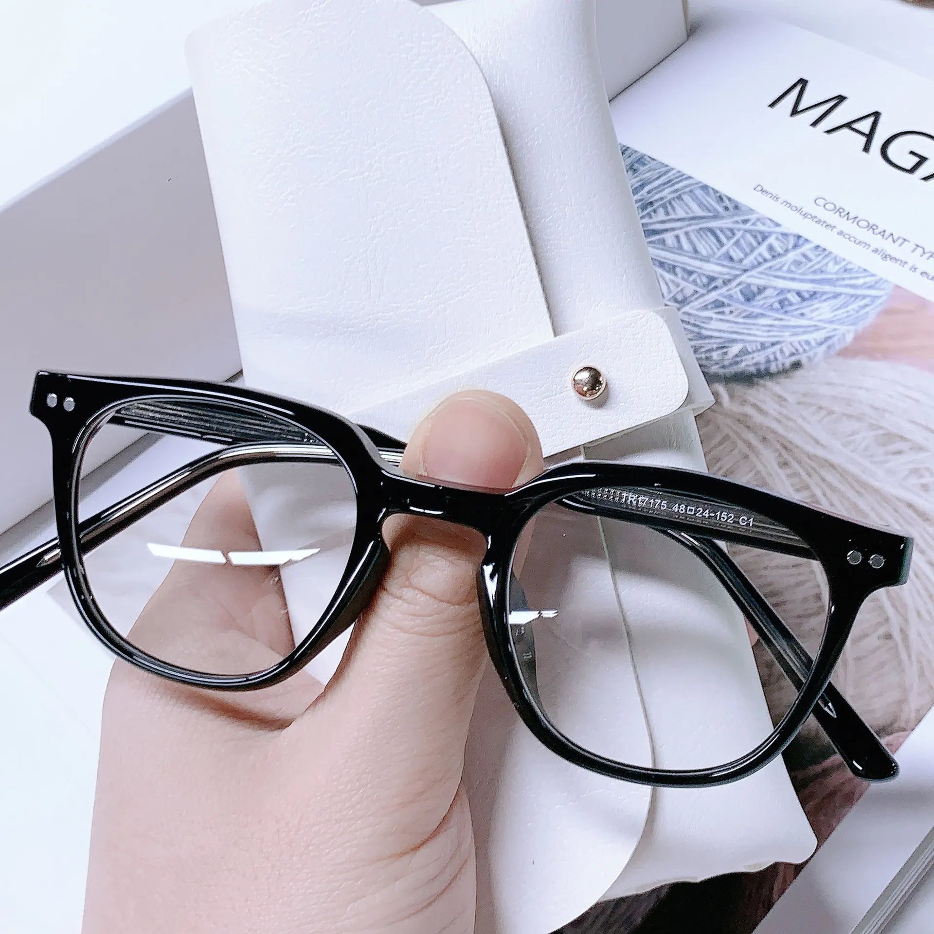 

Customized Prescription Women Acetate Frame Photochromic Myopia Hyperopia Astigmatism Glasses Multi-focal Progressive Lens