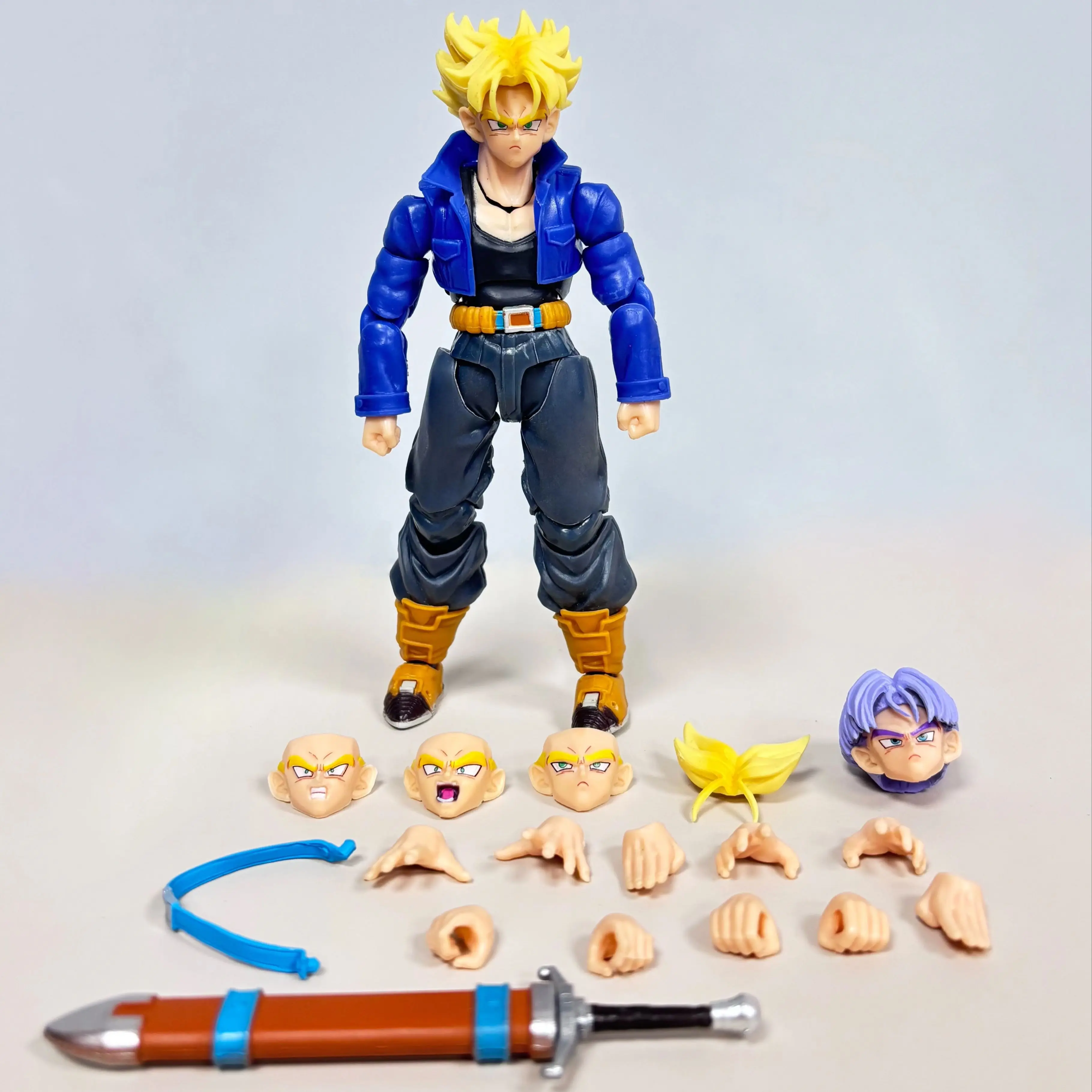 Figurine d'action Bandai SHF Dragon Ball Super Saiyan Trunks ; Modèle articulé ; Figurine d'anime ; Cadeau de collection