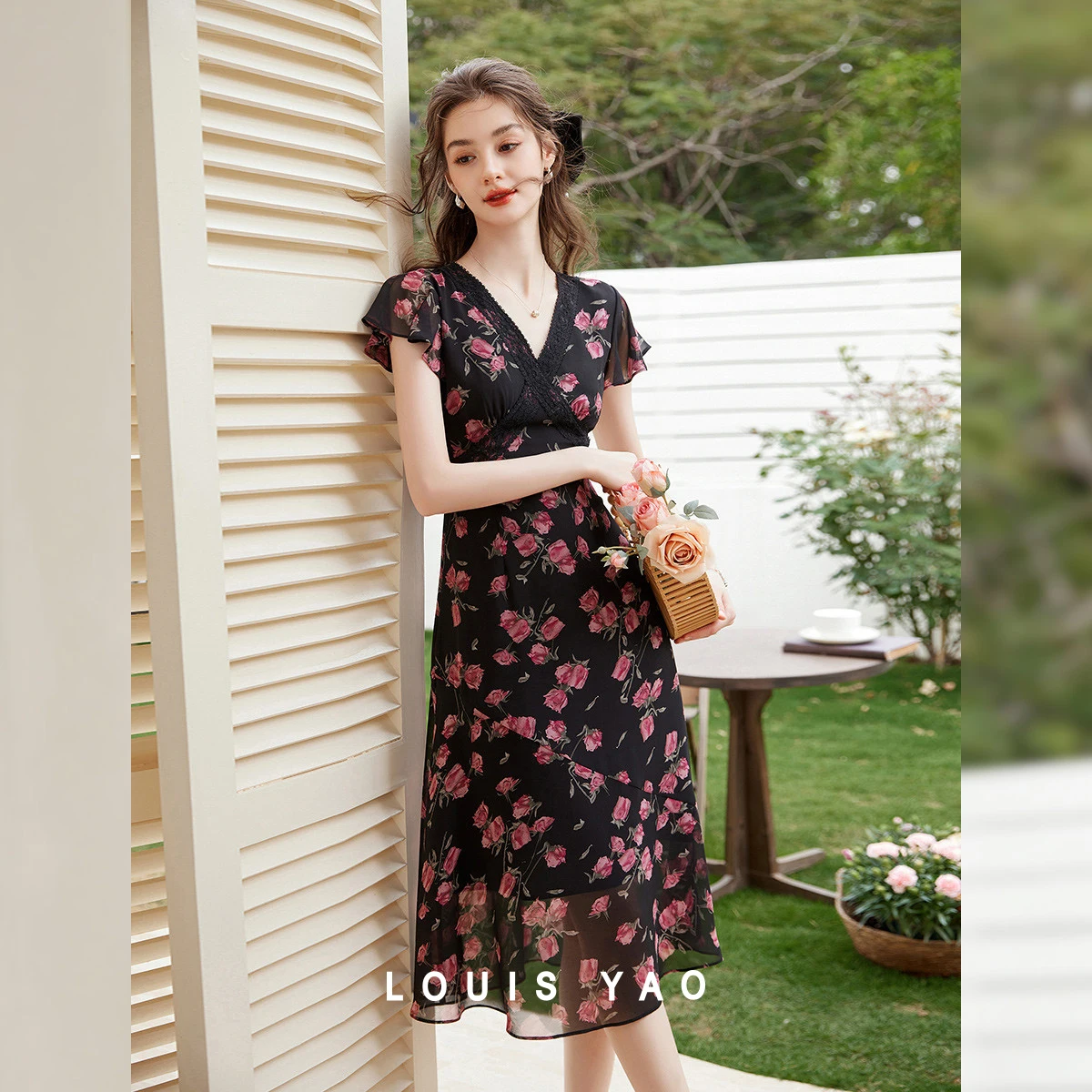 LOUIS YAO Retro Romantic Contrast Floral Dress 2026 Summer V-Neck Slim Fit Elegant Printed Dress Date Commute Women's Dresses