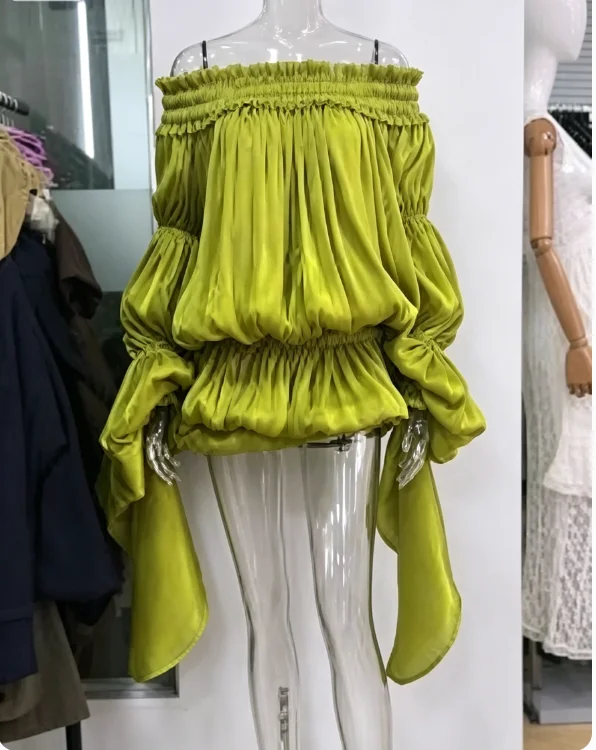 Olivgrünes schulterfreies Satinkleid für Damen, gerüscht, langärmlig, asymmetrischer Saum, sexy Club-Party-Sommerurlaub-Minikleid – Detail 2