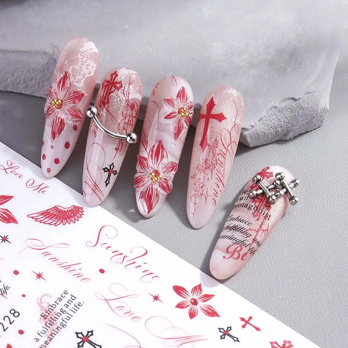 Nagelaufkleber im Gothic-Stil, Buchstaben-, Schmetterlings- und Kreuzmuster-Nagelsticker, selbstklebende glitzernde Harz-Nageldekorationen – Detail 12