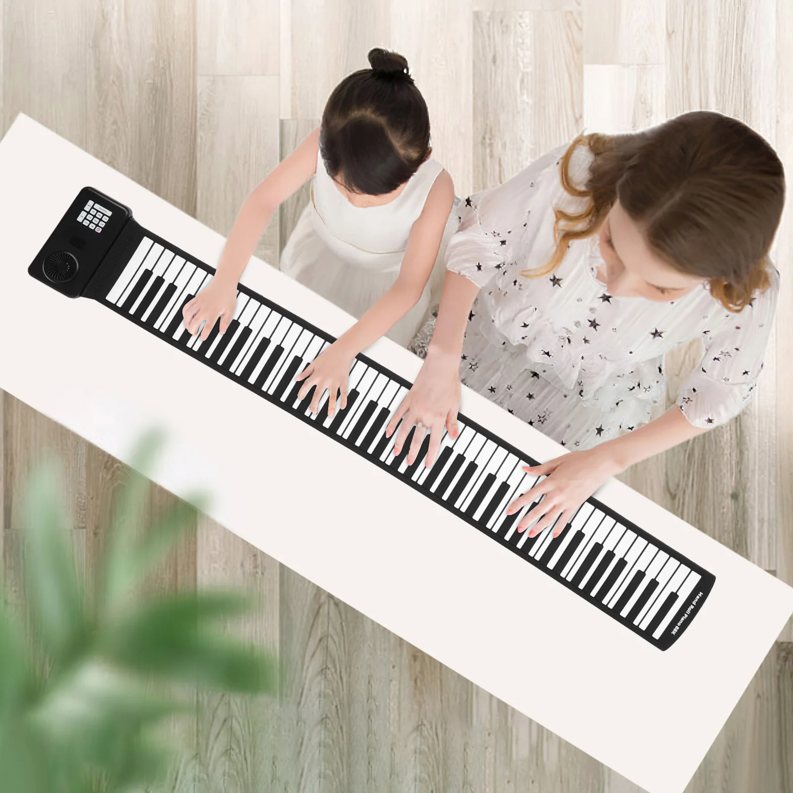 

Silicone 88 Keys Foldable Roll Up Piano Portable Electronic Keyboard Operated Builtin Speaker for Travel Beginners