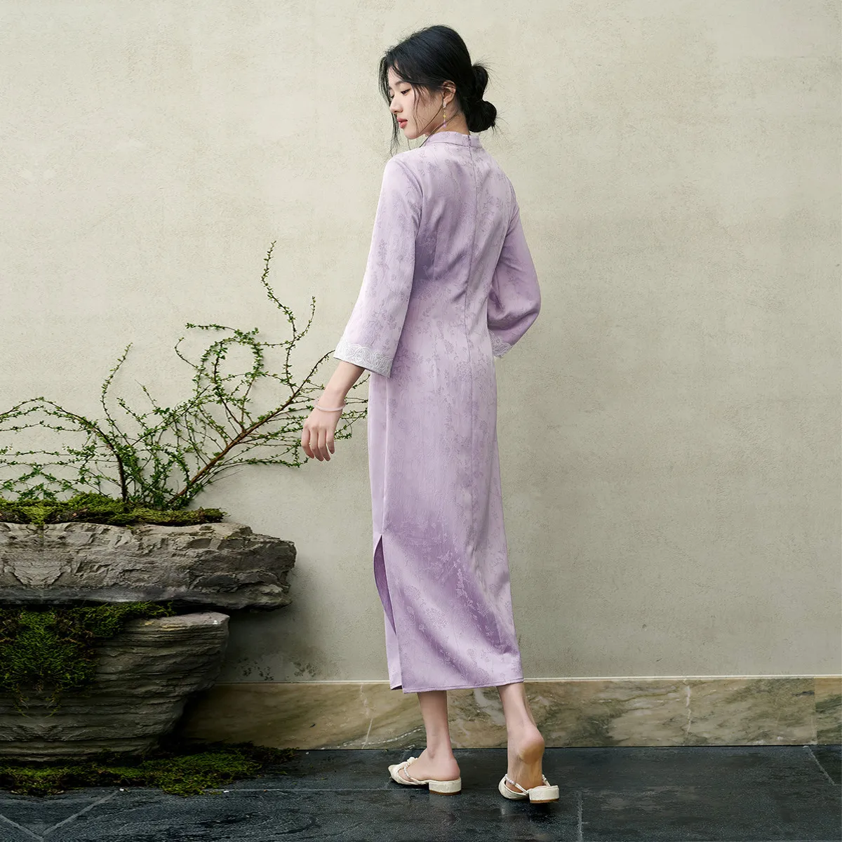 SENTUBILA Women New Chinese Style Jacquard Satin Dress  2026 Summer Mandarin Collar Pleated Slit Elegant Midi Dress 161LV4917