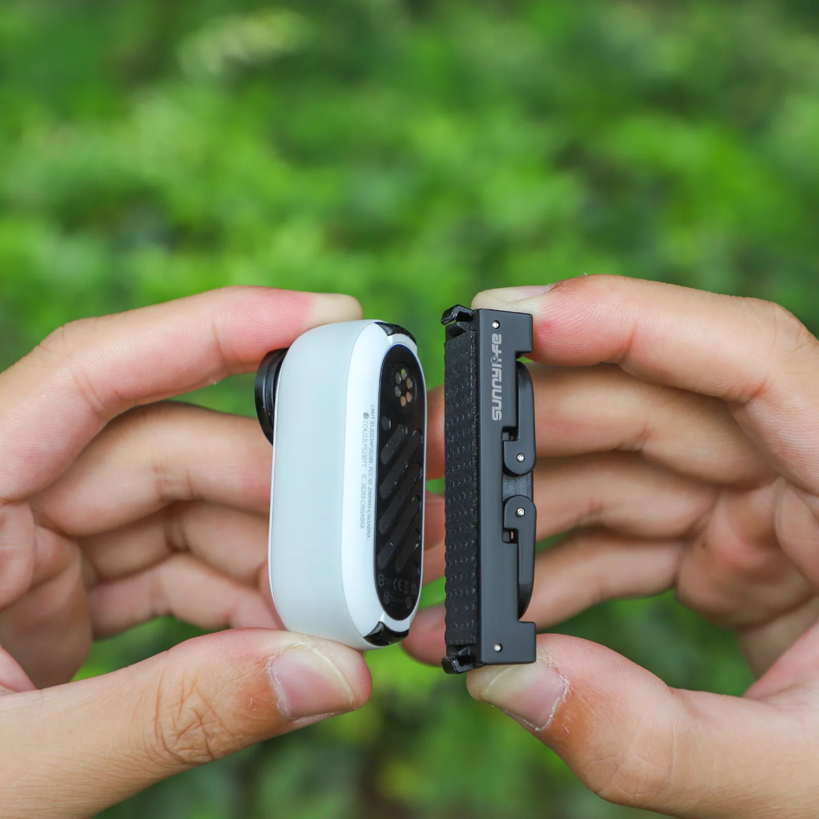 Magnetic Quick Release Amount Adapter 1/4 Screw Two-jaw Connector Bracket for Insta360 Go 3 GO 3S Action Camera Accessories