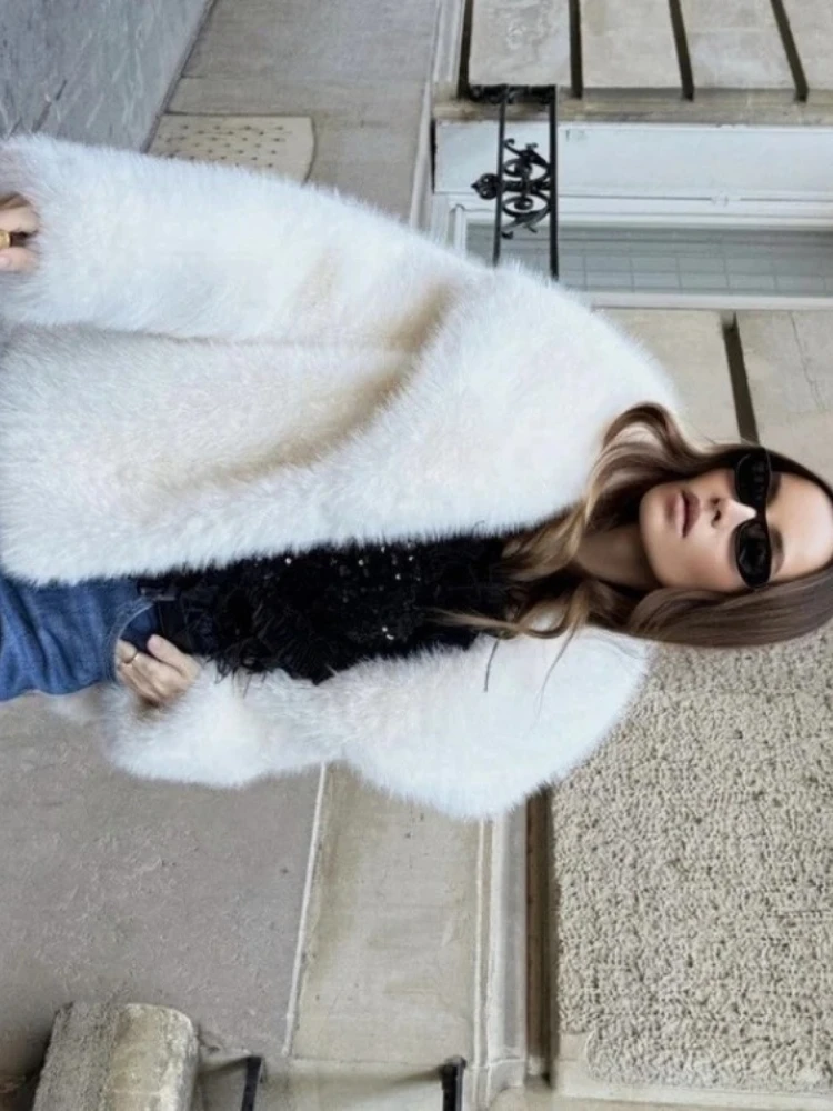 

Luxury High-quality Fluffy Soft Fur Coat Warm Winter Women Faux Fur Jacket Lapel Design Long Sleeves Outerwear Streetwear Trend