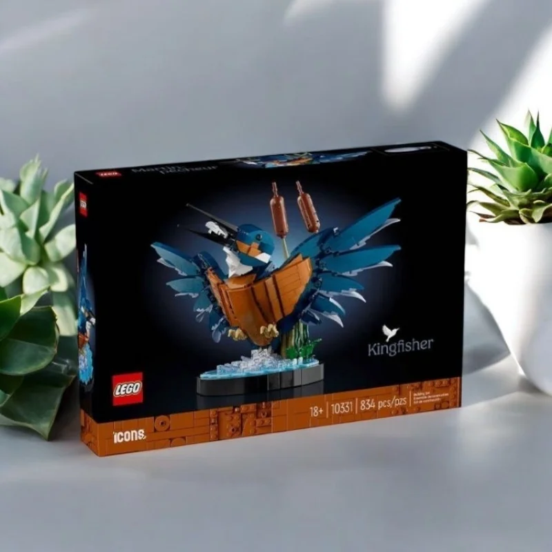 

10331 LEGO It's the Emerald Bird Model Series.Suitable as a gift for bird lovers，Add a splash of nature to any space