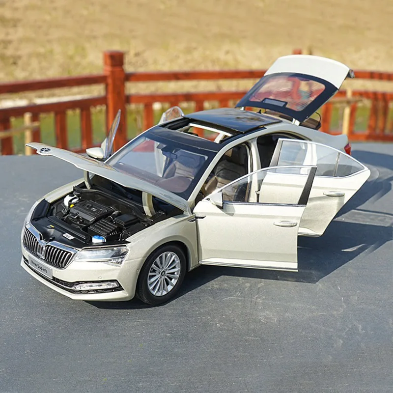 

Original 1:18 Scale 2020 Skoda NEW SUPERB Die-cast Simulation Alloy Car Model Fan Home Decoration Metal Ornaments Collection