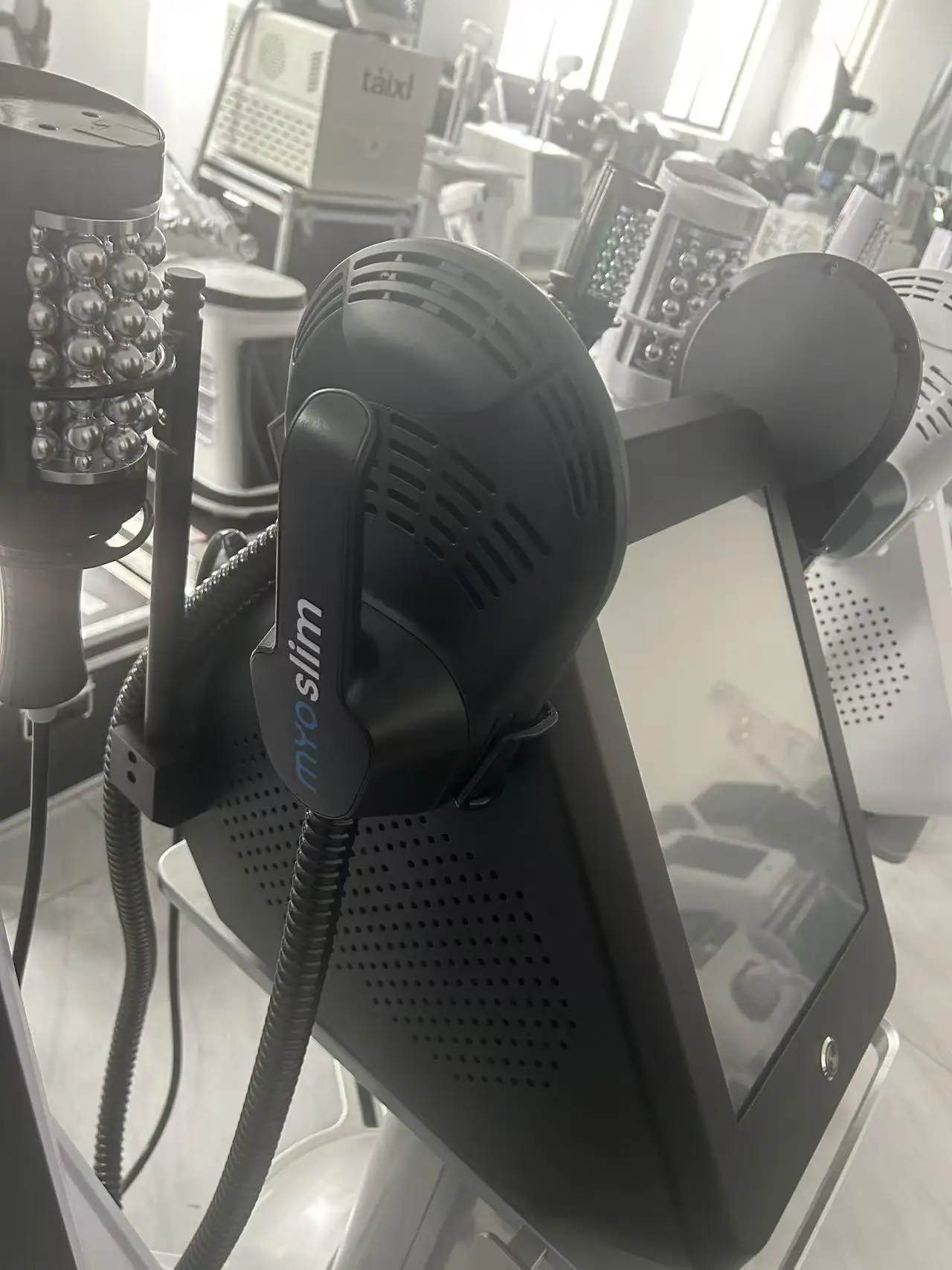 

Аппарат для коррекции фигуры EMS+ Inner Ball Roller, 200 Гц, 6500 Вт, высокомощный, для наращивания мышц и снижения веса, косметологическое оборудование