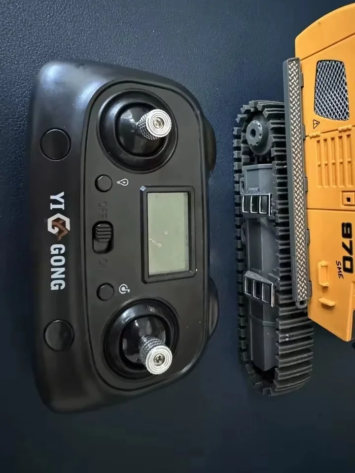 รถขุดขนาดเล็ก 1/50 970 รถขุดไฟฟ้าจำลองพร้อมระบบไฟ รุ่นตั้งโต๊ะ ควบคุมด้วยรีโมท ของเล่นรถขุด