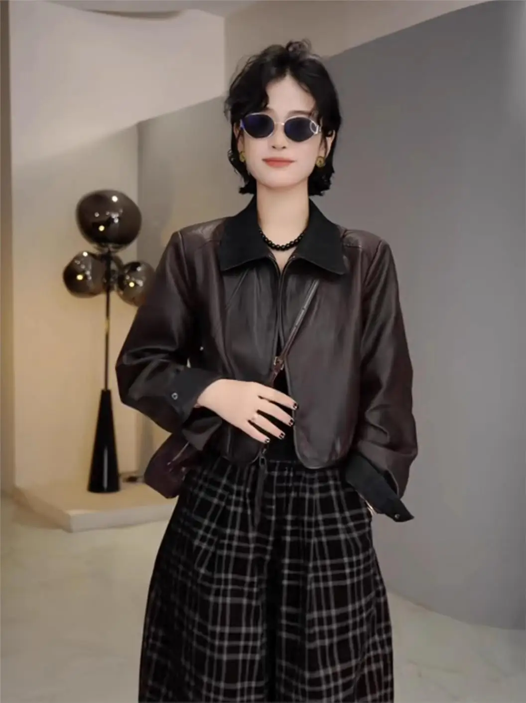 

Women's Short Biker Leather Jacket Loose Fit Contrast Color Collar PU Leather Coat Slimming Style Commute Fashion Autumn Wear