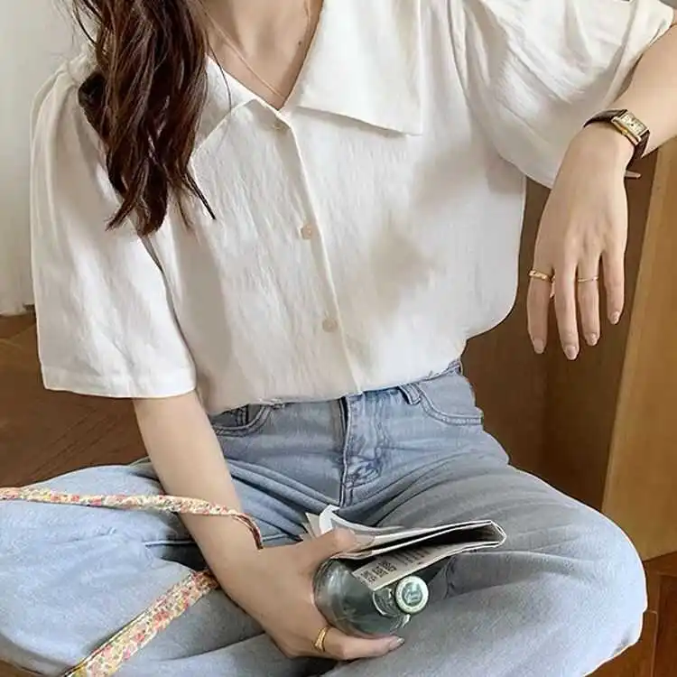 레트로 프로페셔널 돌 칼라 오르트 스웨이트 여성용 여름 신상 홍콩 스타일 패셔너블하고 젊은 감각의 다용도 탑