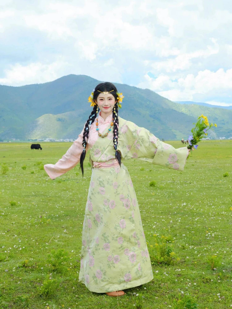 

New Green 2026 Tibetan Ethnic Clothing Guansang Travel Photography Fashionable Stage Costume Ladies Traditional Tibetan Robe