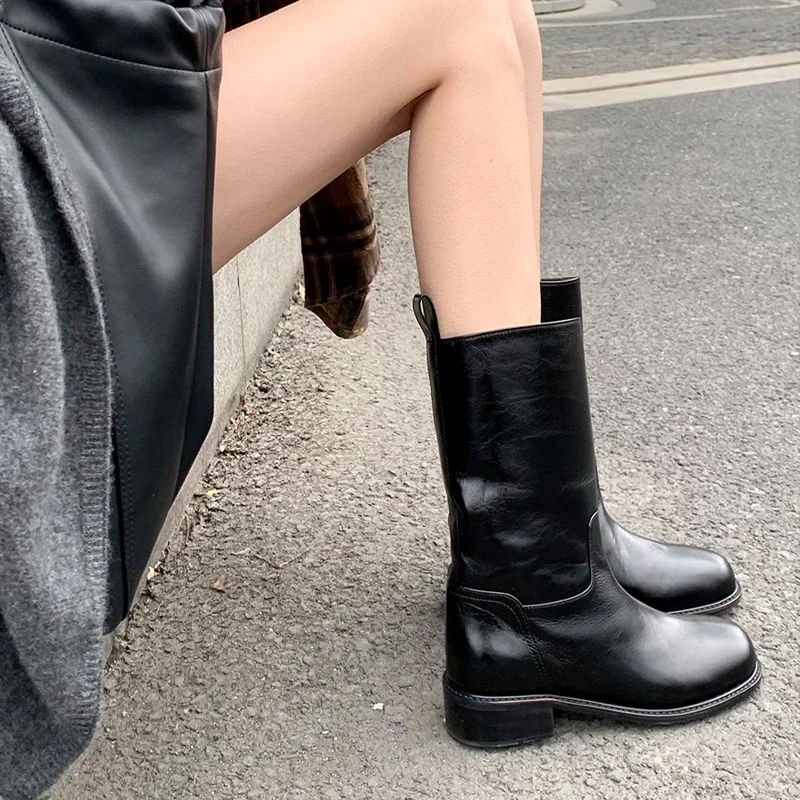 Retro-Cowboystiefel für Damen, knöchelhoch, mit runder Spitze und niedrigem Absatz, zum Überziehen, klassische Winterstiefel für den Alltag und Partys. – Detail 5