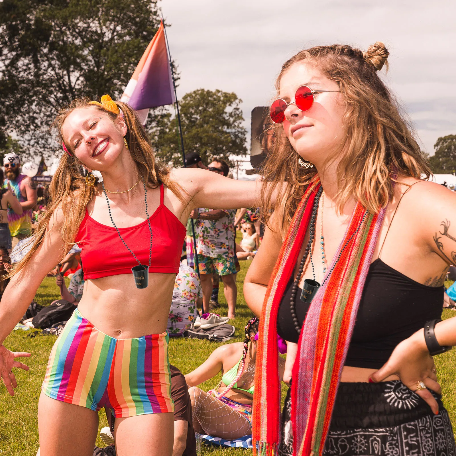 

12pcs Plastic Shot Cup Necklace Bright Beaded Party Favor For Bachelorette Bride Shower Decorative Unique Prop Jewelry Gift