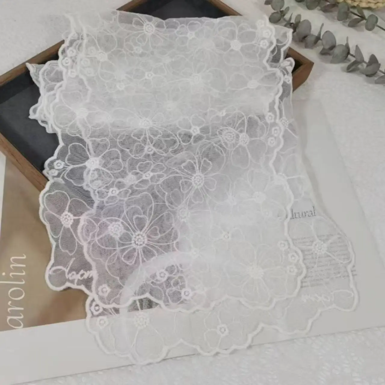 ربيع صيف جديد الدانتيل كشكش وشاح حريري المرأة مستطيلة أسود اللون وأبيض اللون رقيقة تنوعا وشاح الزخرفية