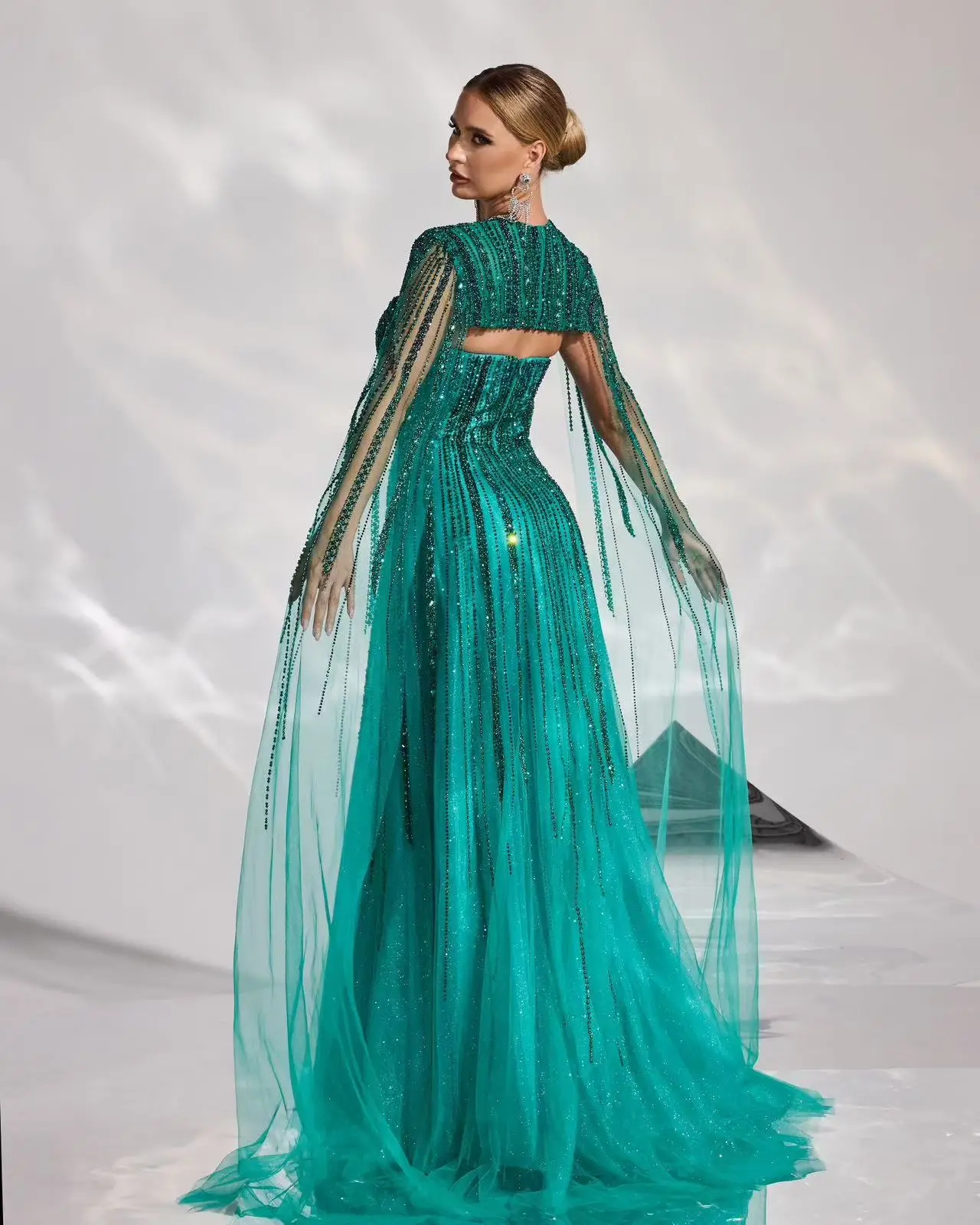 شاليمار تشانغ فساتين سهرة خضراء بأكمام طويلة فاخرة حسب الطلب